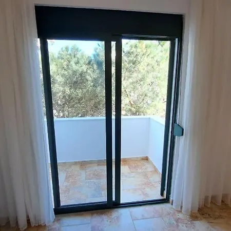 Ocean Bloom Escape B62 Golem (Tirana)