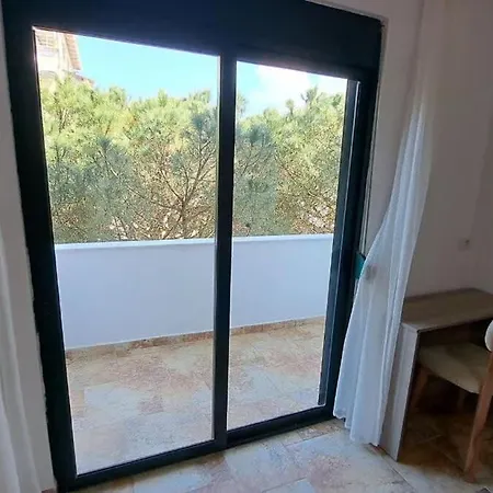 Ocean Bloom Escape B62 * Golem (Tirana)