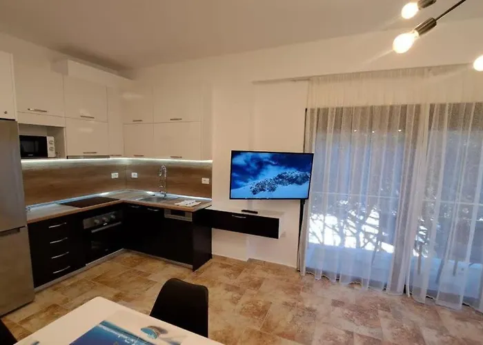 Ocean Bloom Escape B62 * Golem (Tirana)